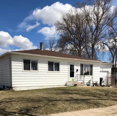 630 17th Ave W, Williston, ND 58801 photo 1