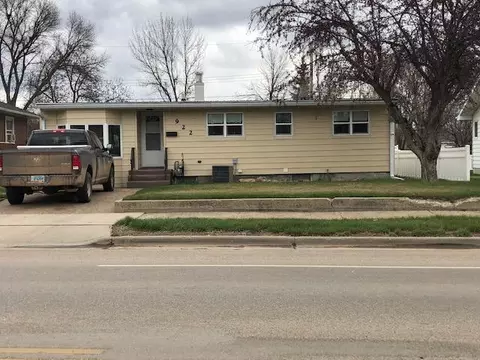 922 2nd Ave W, Williston, ND 58801 photo 1