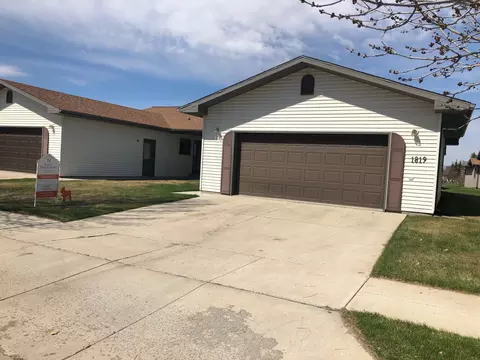 1819 15th Ave W, Williston, ND 58801 photo 2