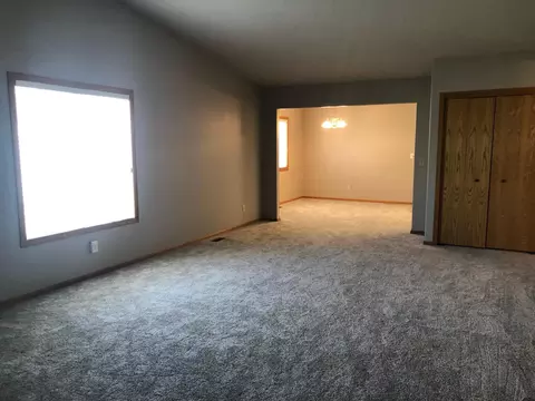 1819 15th Ave W, Williston, ND 58801 photo 9