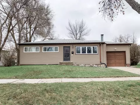 626 17th Ave W, Williston, ND 58801 photo 3