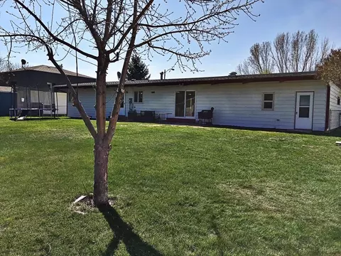 329 Rose Ln, Williston, ND 58801 photo 23
