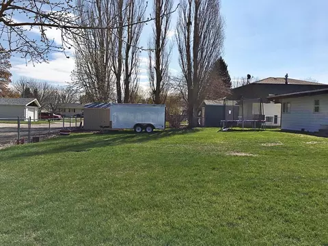 329 Rose Ln, Williston, ND 58801 photo 24