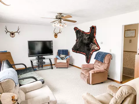 717 18th St W, Williston, ND 58801 photo 4