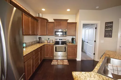 2101 18th Ave W, Williston, ND 58801 photo 5