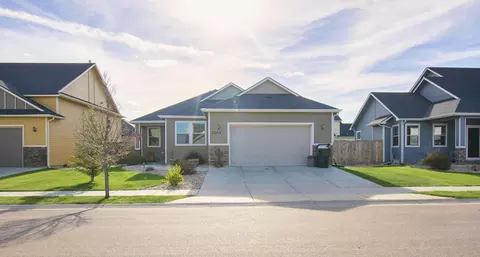 2101 18th Ave W, Williston, ND 58801 photo 1