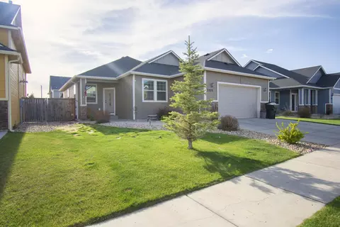 2101 18th Ave W, Williston, ND 58801 photo 2
