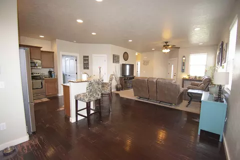 2101 18th Ave W, Williston, ND 58801 photo 11