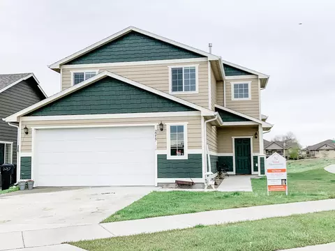 2217 13th Ave E, Williston, ND 58801 photo 1