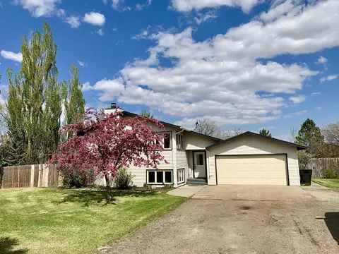 6910 2nd Ave Cir E, Williston, ND 58801 photo 2