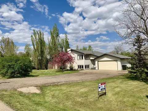 6910 2nd Ave Cir E, Williston, ND 58801 photo 1