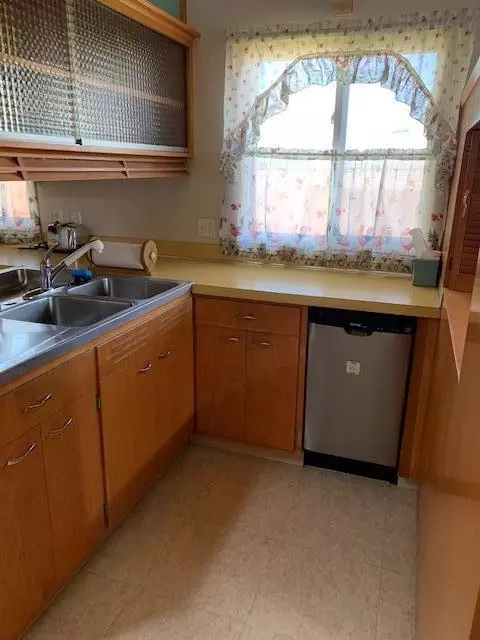 201 14th St E, Williston, ND 58801 photo 9