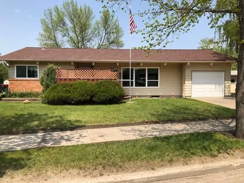201 14th St E, Williston, ND 58801 photo 1