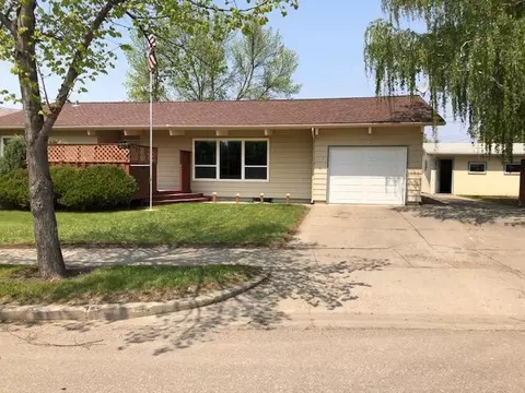 201 14th St E, Williston, ND 58801 photo 2