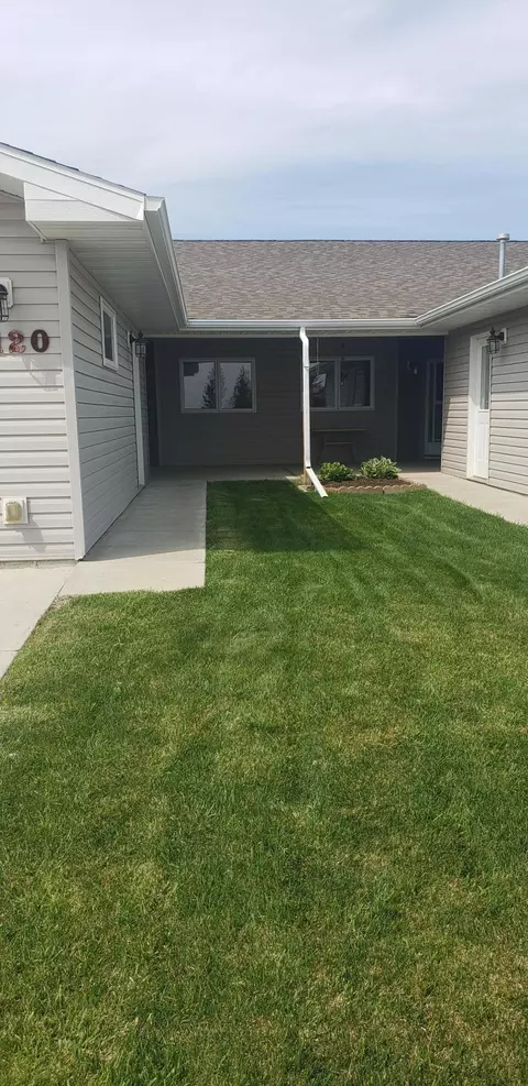 2120 Sand Creek Dr, Williston, ND 58801 photo 4