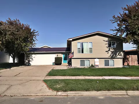 2115 1st Ave E, Williston, ND 58801 photo 2