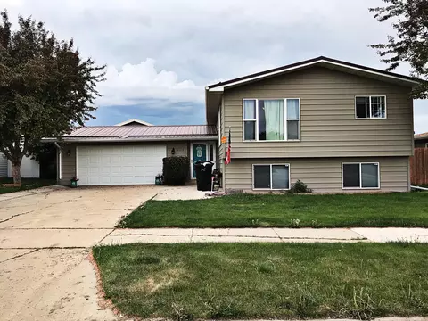 2115 1st Ave E, Williston, ND 58801 photo 1