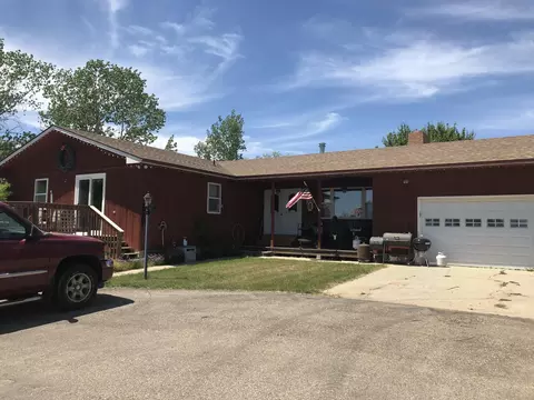 4915 Valley View Dr, Williston, ND 58801 photo 1