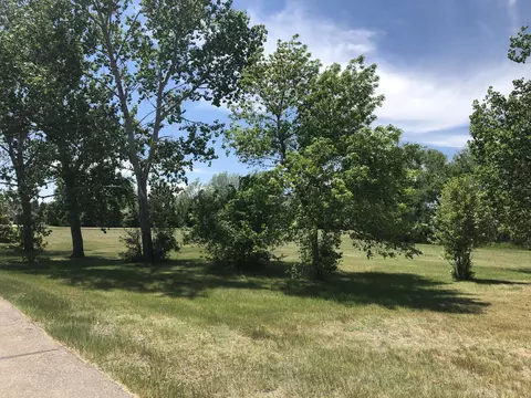 4915 Valley View Dr, Williston, ND 58801 photo 2