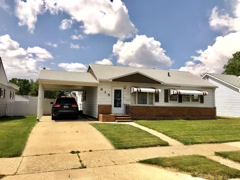 615 13th Ave W, Williston, ND 58801 photo 1