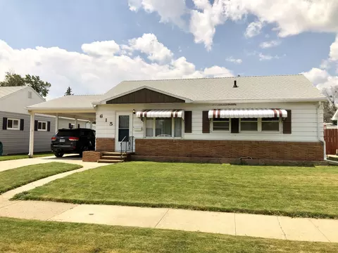 615 13th Ave W, Williston, ND 58801 photo 2