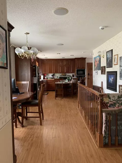 421 13th Ave W, Williston, ND 58801 photo 4