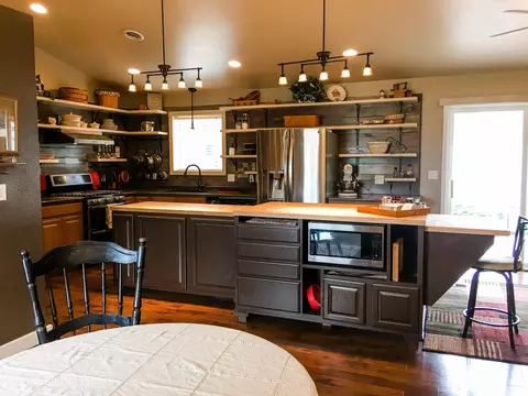 1201 26th St W, Williston, ND 58801 photo 3