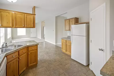5614 Lukenbill Ave, Williston, ND 58801 photo 5