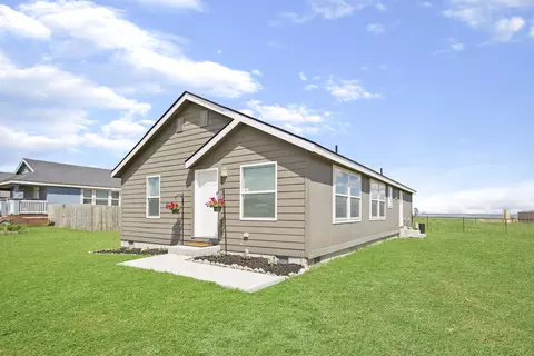 5614 Lukenbill Ave, Williston, ND 58801 photo 2