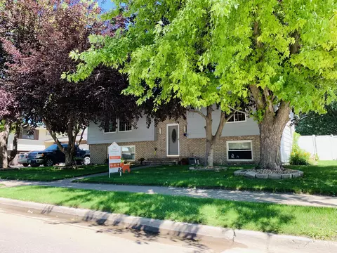 2508 University Ave, Williston, ND 58801 photo 1