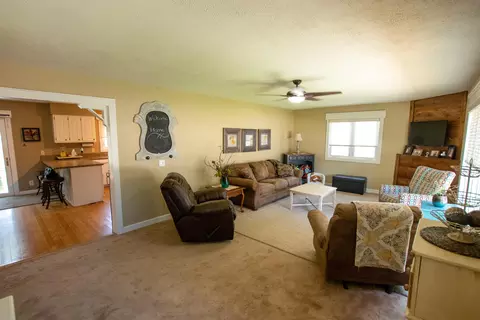 2007 8th Ave E, Williston, ND 58801 photo 2