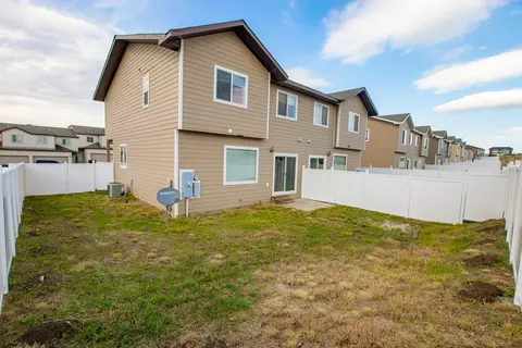 13720 Kristina St, Williston, ND 58801 photo 2