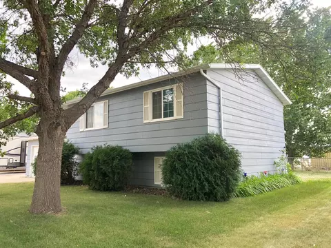 2501 University Ave, Williston, ND 58801 photo 2