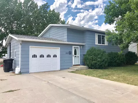 2501 University Ave, Williston, ND 58801 photo 1