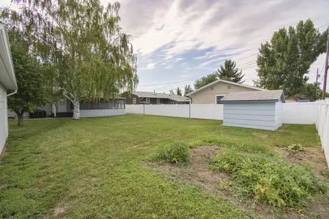 1413 6th Ave W, Williston, ND 58801 photo 9
