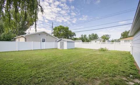 1413 6th Ave W, Williston, ND 58801 photo 7