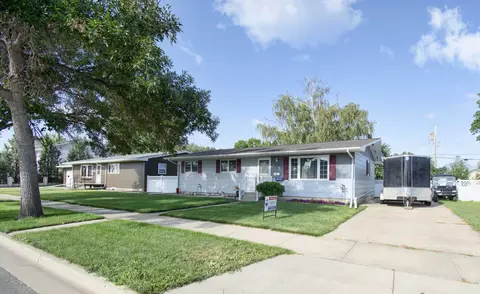 1413 6th Ave W, Williston, ND 58801 photo 1