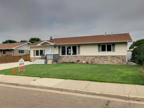 1909 1st Ave E, Williston, ND 58801 photo 1