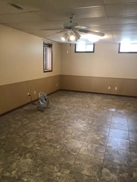 408 14th Ave W, Williston, ND 58801 photo 21
