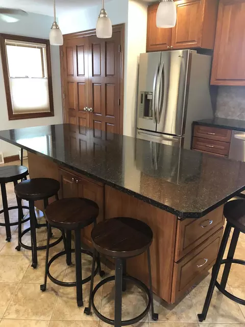 408 14th Ave W, Williston, ND 58801 photo 2