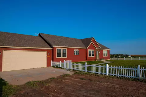 14902 Hoss St, Williston, ND 58801 photo 1