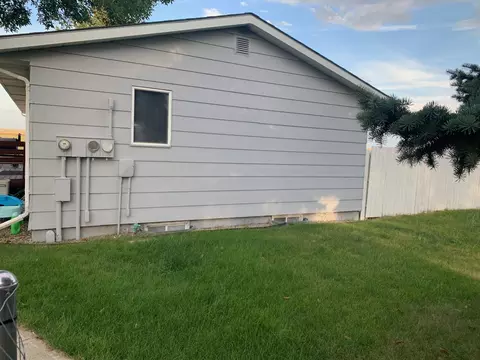 405 E 4th St, Grenora, ND 58845 photo 4