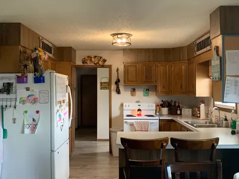 405 E 4th St, Grenora, ND 58845 photo 11