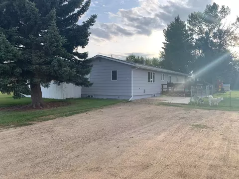 405 E 4th St, Grenora, ND 58845 photo 2