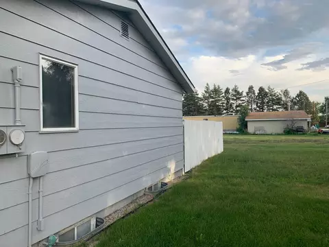 405 E 4th St, Grenora, ND 58845 photo 5
