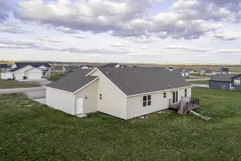 13672 Mulberry Loop NW, Williston, ND 58801 photo 5