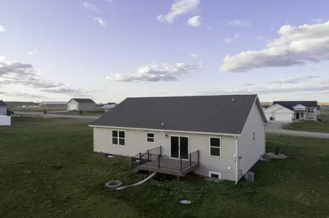 13672 Mulberry Loop NW, Williston, ND 58801 photo 3