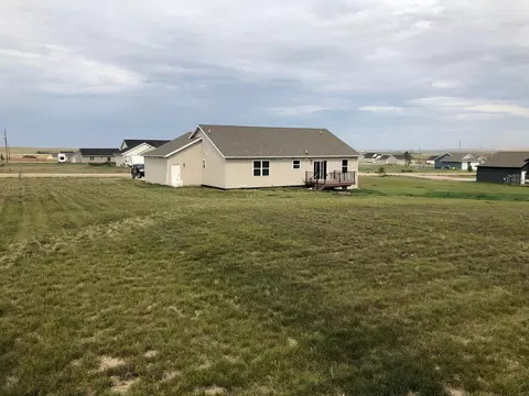 13672 Mulberry Loop NW, Williston, ND 58801 photo 4