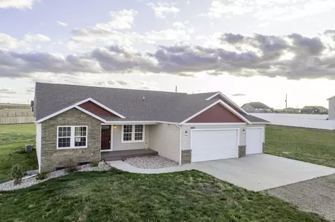 13672 Mulberry Loop NW, Williston, ND 58801 photo 1