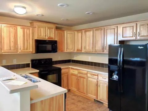 1725 Bison Dr, Williston, ND 58801 photo 2